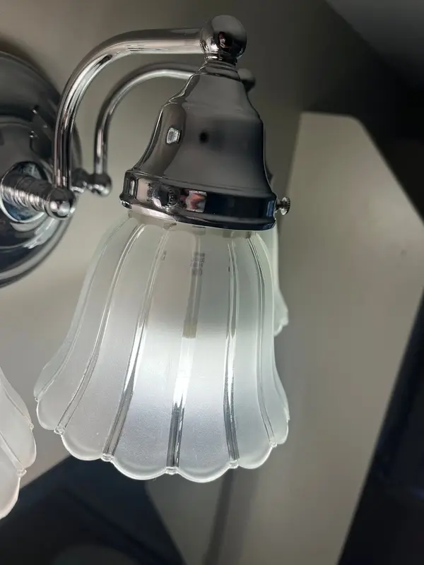 The same light shade clean and white after deep cleaning